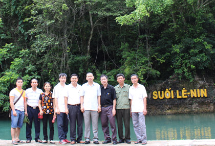 Hội cựu chiến binh nhà trường tổ chức chuyến đi thực tế tại miền biên viễn Cao Bằng.